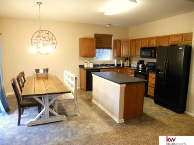 2111 Lakewood Dr, Papillion, NE 68046 - photo 7
