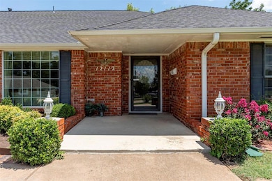 12112 Camelot Place, Oklahoma City, OK 73120 - photo 3