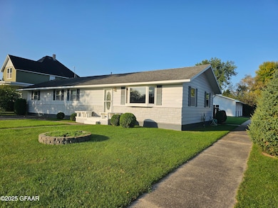 909 Bradford Ave, Argyle, MN 56713 - photo 3