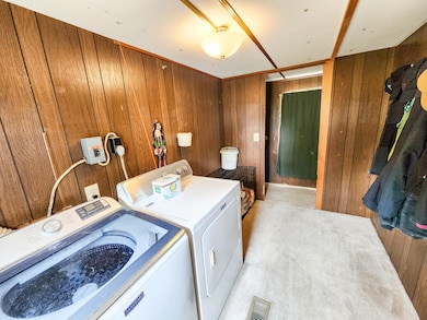 Entry/Laundry Area