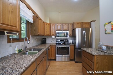 2165 Edington Dr SE, Kentwood, MI 49508-