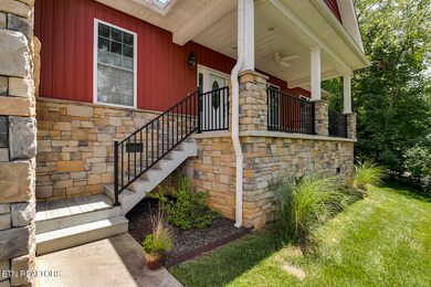 05_ChanusiWay_135_FrontPorchAccess