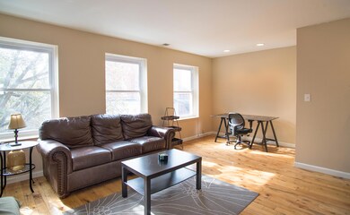 _RMJ3721 family room