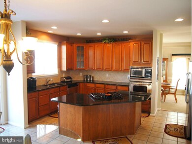 4873 Royal Coachman Dr, Elkridge, MD 21075 - photo 2