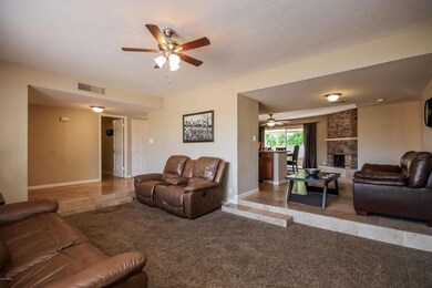 005-Living_Room-1524022-print.jpg