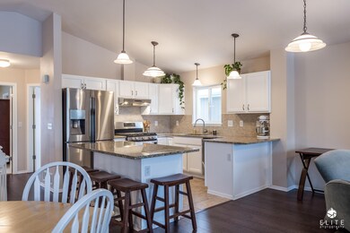 4411WestLakeCir(5of21)