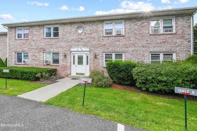 4 Onota Ln unit 7, Pittsfield, MA 01201 - photo 2