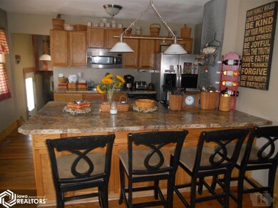 718 S 4th Ave E, Newton, IA 50208 - photo 2