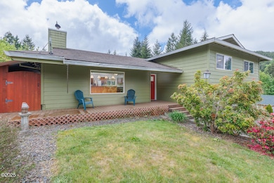 585 NW Aspen St, Toledo, OR 97391 - photo 2