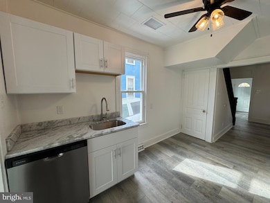 111 W 33rd St, Reading, PA 19606 - photo 4