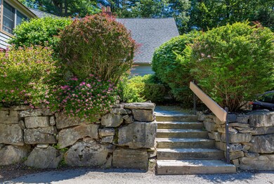 10 Winslow Place Cape-large-003-007-Fron