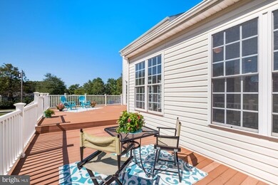 4237 Woottens Ln, Burtonsville, MD 20866 - photo 4