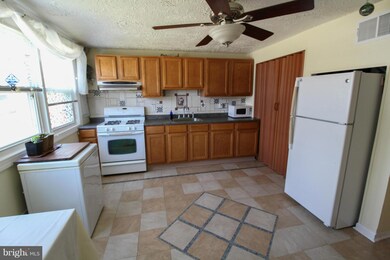 3163 Bero Rd, Halethorpe, MD 21227 - photo 2