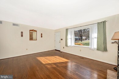 1336 Hillcrest Dr, Sykesville, MD 21784 - photo 6