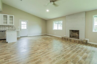 16927 Paint Rock Rd, Friendswood, TX 77546 - photo 2