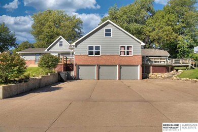 408 W Beech St, Ceresco, NE 68017 - photo 2