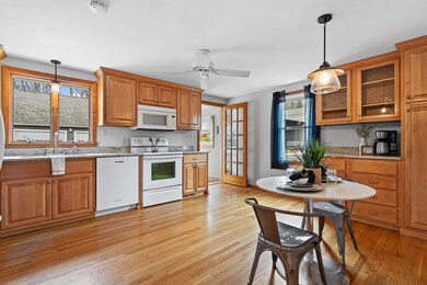 565 Vinton St, Manchester, NH 03103 - photo 5