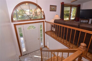 10 Pond View Dr, Warwick, RI 02886 - photo 2