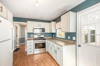 885 Eugene Ave, Norton Shores, MI 49441 - photo 6