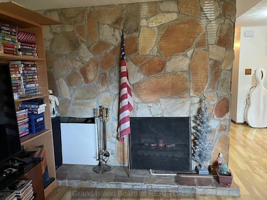 304 W 18th St, Grand Island, NE 68801 - photo 6