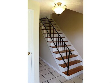 Entry/Foyer.
