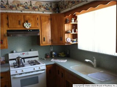 112 Colon Ave, Staten Island, NY 10308 - photo 4