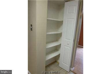 5758A Village Green Dr unit 9/575, Alexandria, VA 22309 - photo 4