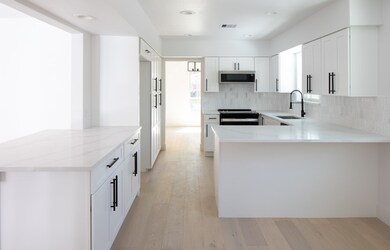 10018 Wickersham Ln, Houston, TX 77042 - photo 6