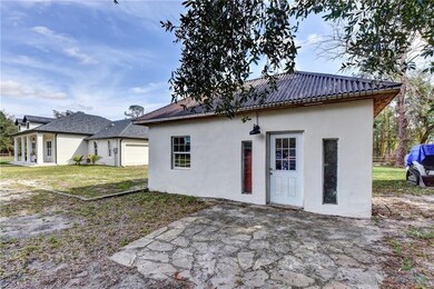 Detached storage building