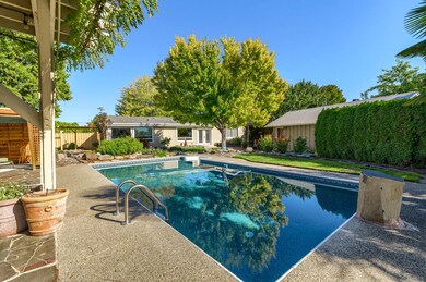 6221 Mcloughlin Dr, Central Point, OR 97502 - photo 5