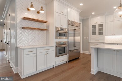 1208 Trinity Dr, Alexandria, VA 22314 - photo 7