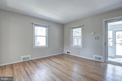 2633 Farmington Dr, Alexandria, VA 22303 - photo 6