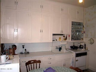 MAIN LEVEL KITCHEN B