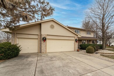 636 Phlox Cir, Matteson, IL 60443 - photo 2