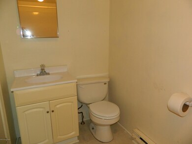 711 Scott St, Stroudsburg, PA 18360 - photo 2