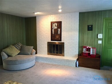 Family Room w/Gas Fplc
