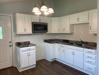 1306 Sacramento Dr, Carpentersville, IL 60110 - photo 3