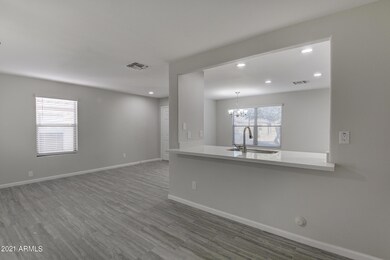 8529 E Lakeview Ave-9