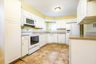 6206 Tiara Ct, Louisville, KY 40219 - photo 5