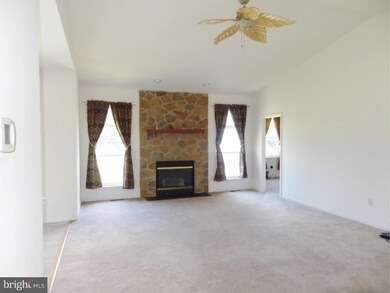 331 Wheatsheaf Dr, New Castle, DE 19720 - photo 2