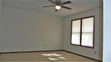 829 W Wollard St, Bolivar, MO 65613 - photo 5