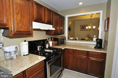 10012 Oakton Terrace Rd, Oakton, VA 22124 - photo 7