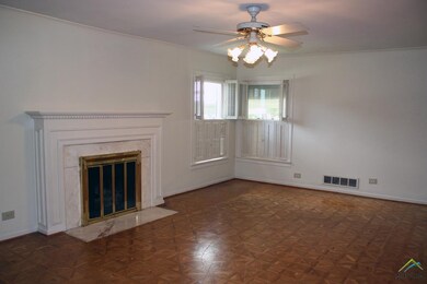 709 Hamvasy Ln, Tyler, TX 75701 - photo 2