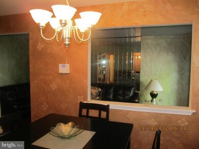 927 Central Hills Ln, Hyattsville, MD 20785 - photo 7