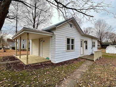 108 S Third St, Pierceton, IN 46562 - photo 2