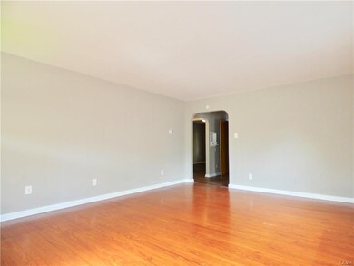217 E Maple St, Allentown, PA 18109 - photo 4