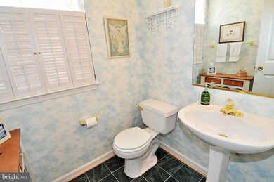 1601 Angelwing Dr, Silver Spring, MD 20904 - photo 2