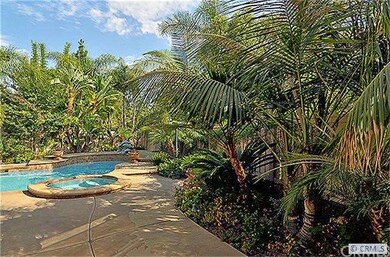 LUSH TROPICAL LANDSCAPE & EXQUISITE HARDSCAPE IN B