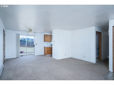 265 Corona Loop Rd, Roseburg, OR 97471 - photo 2