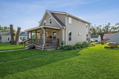 1324 10th St NW, Cedar Rapids, IA 52405 - photo 2